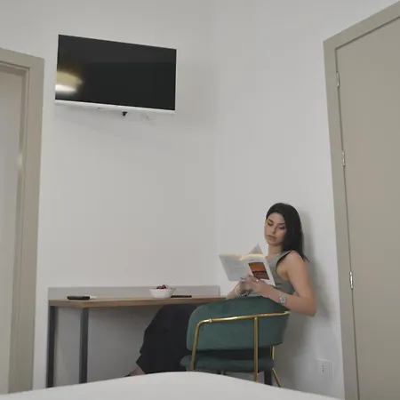 Ht & 4* Бриндизи